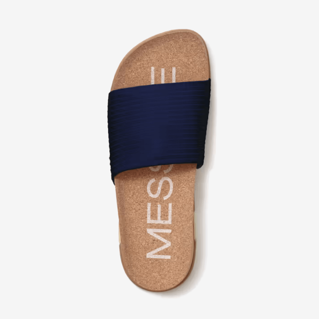Showcasing the top view of Mullen Ripple slide in Midnight