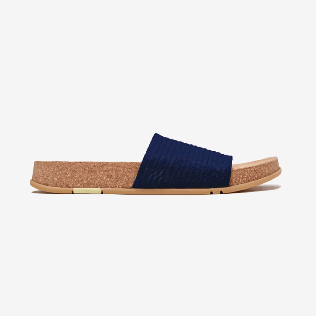 Showcasing the side view of Mullen Ripple Slide in Midnight
